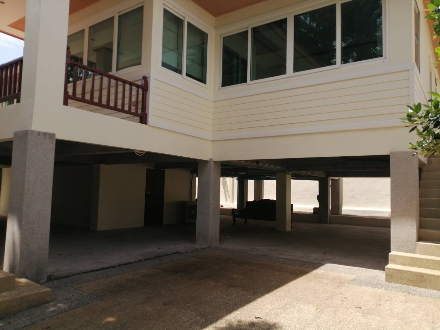 Detached House with Pool For Rent