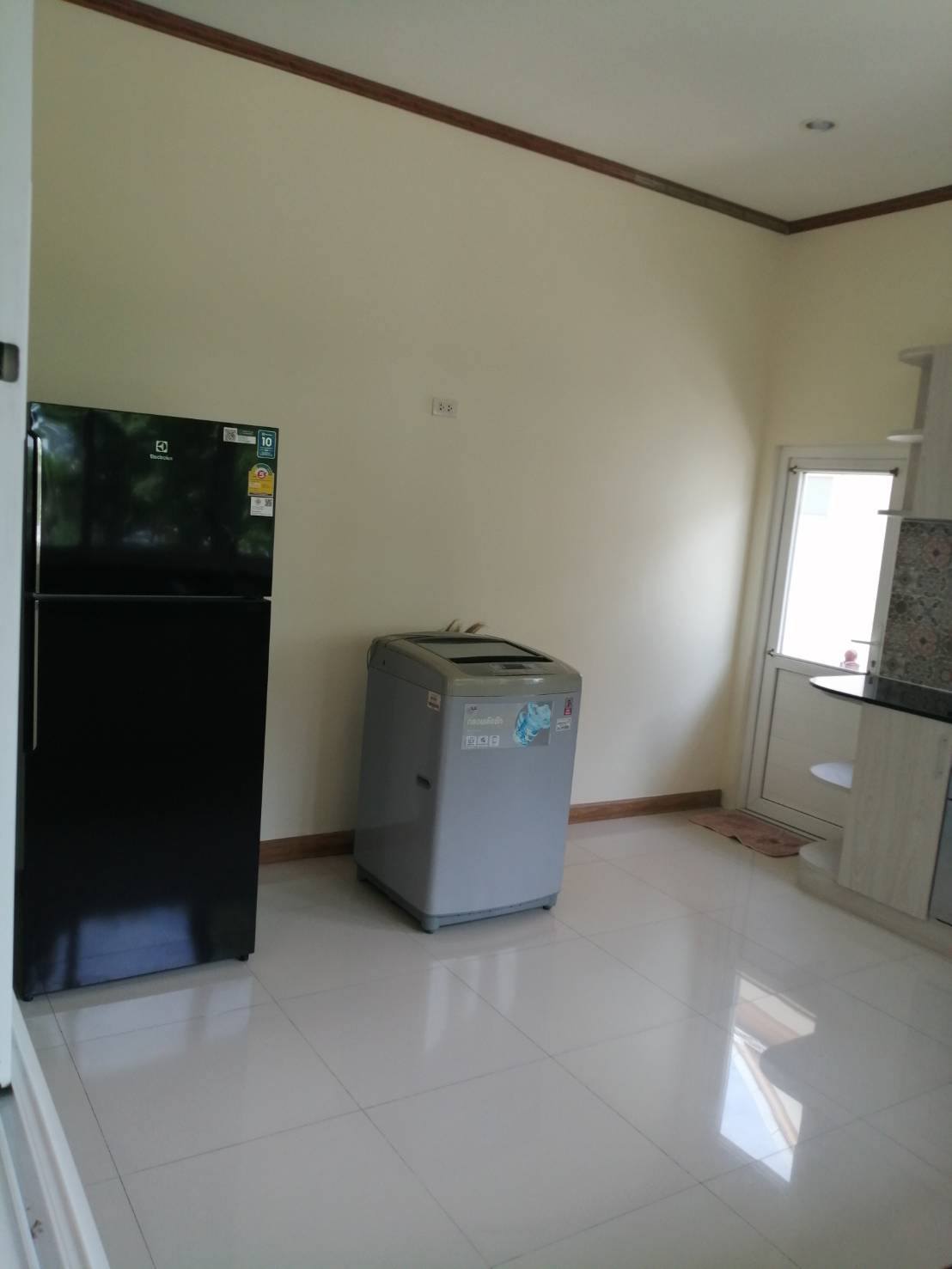 Detached House with Pool For Rent