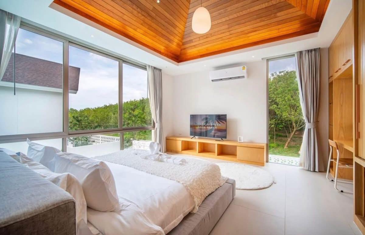 Luxury Pool Villa For Sale