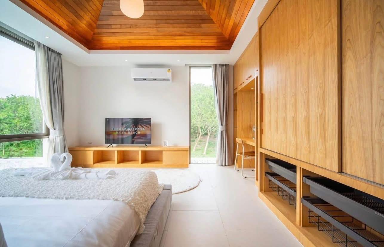 Luxury Pool Villa For Sale