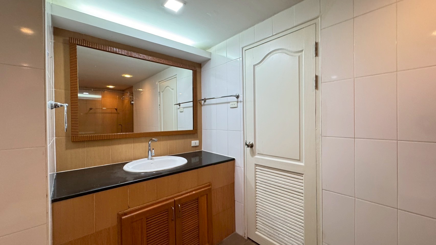 Three Bed Room Apartment For Rent