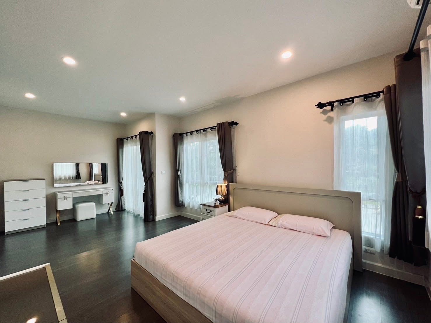 Detached House For Rent