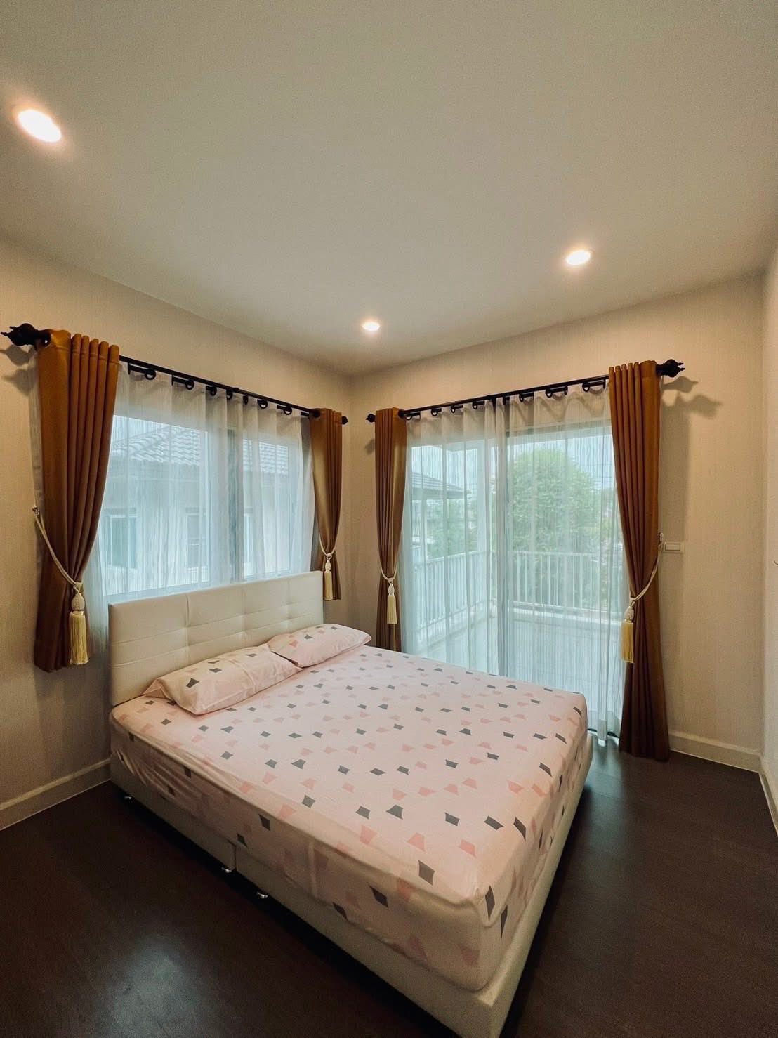 Detached House For Rent
