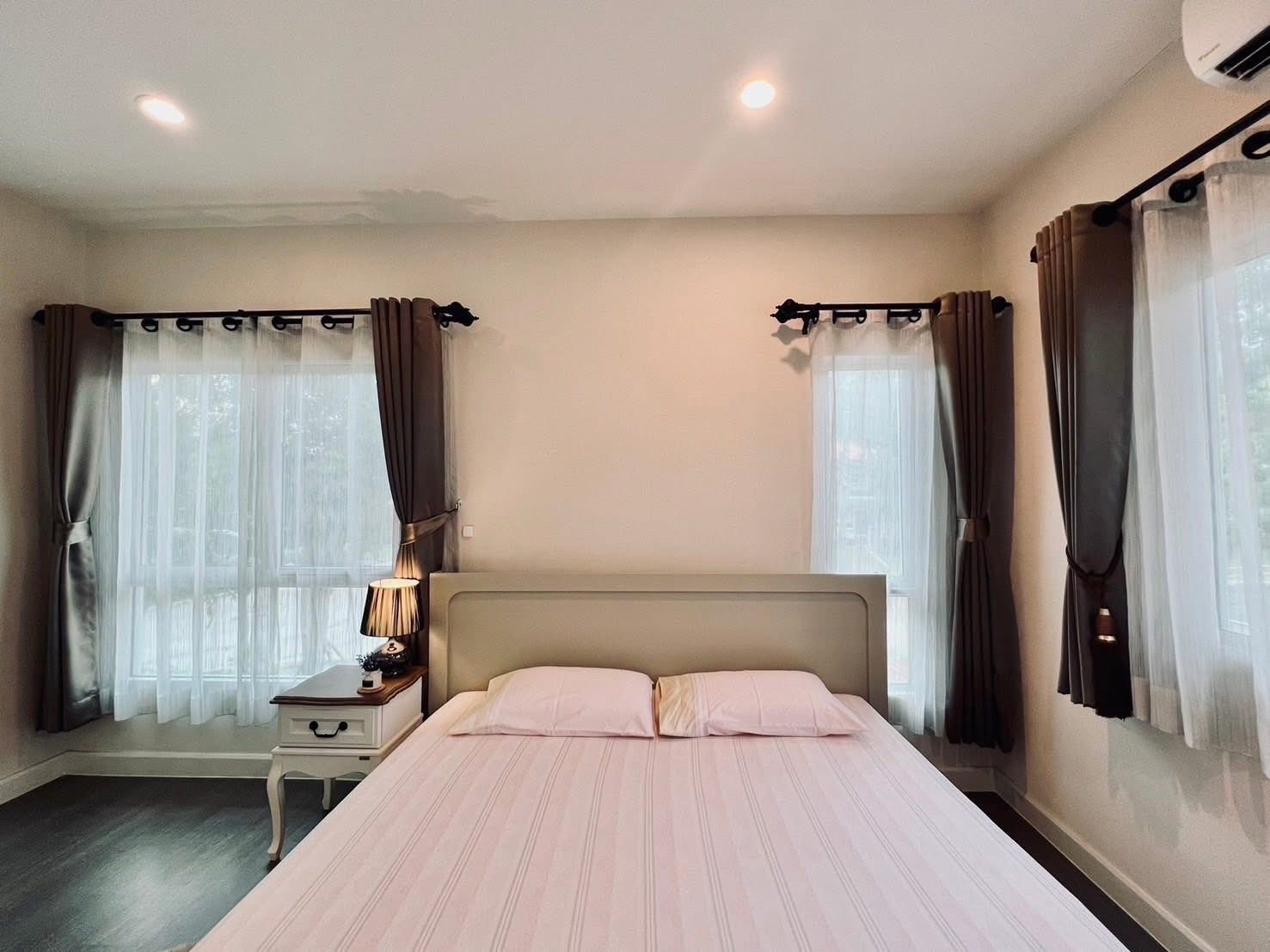 Detached House For Rent