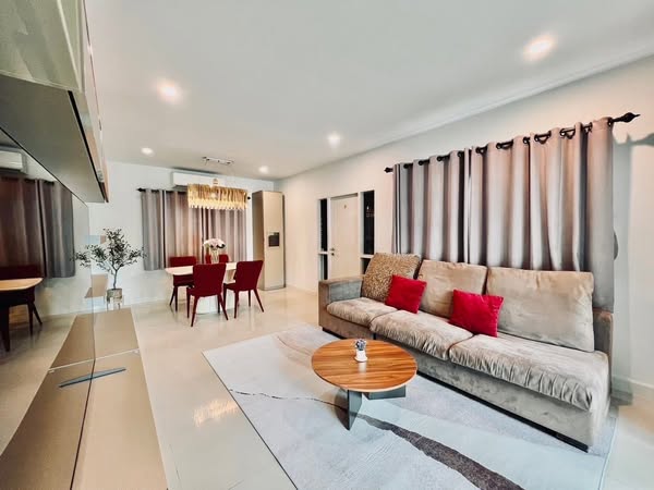 Detached House For Rent