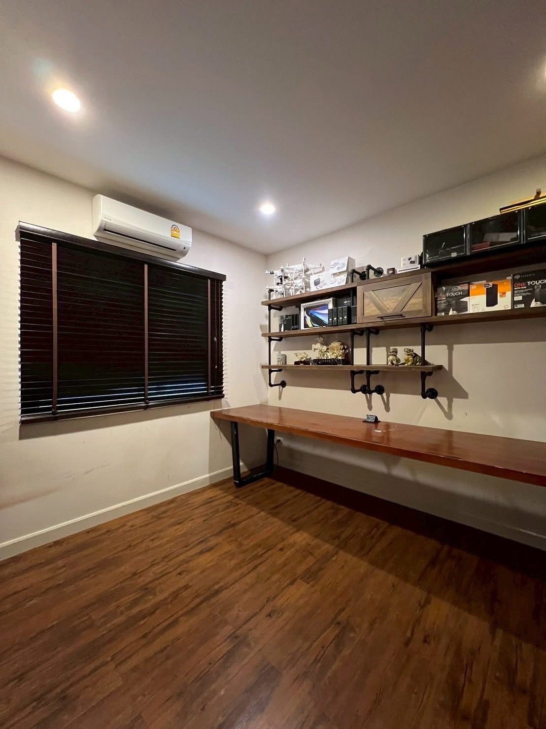 Detached House For Rent