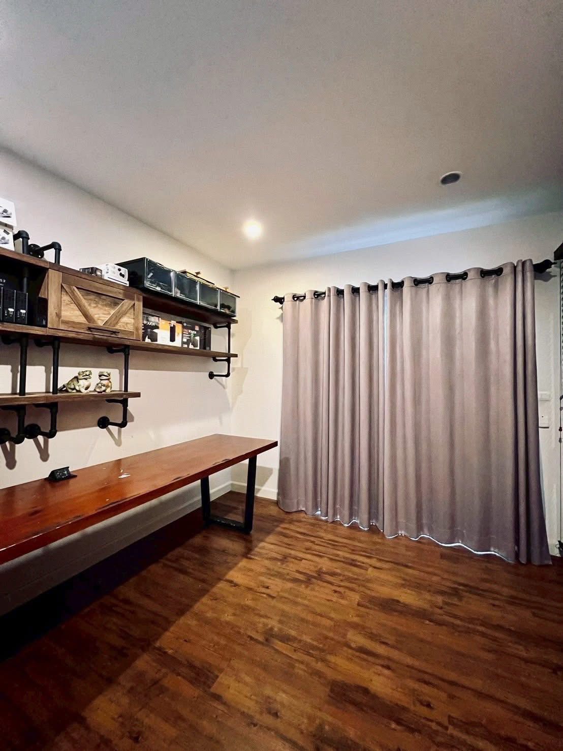 Detached House For Rent