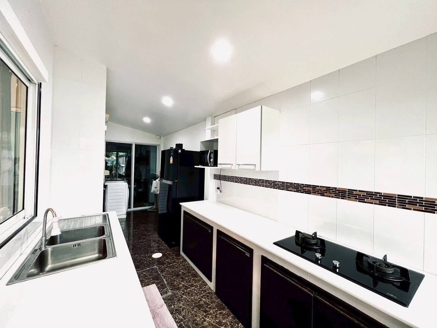 Detached House For Rent