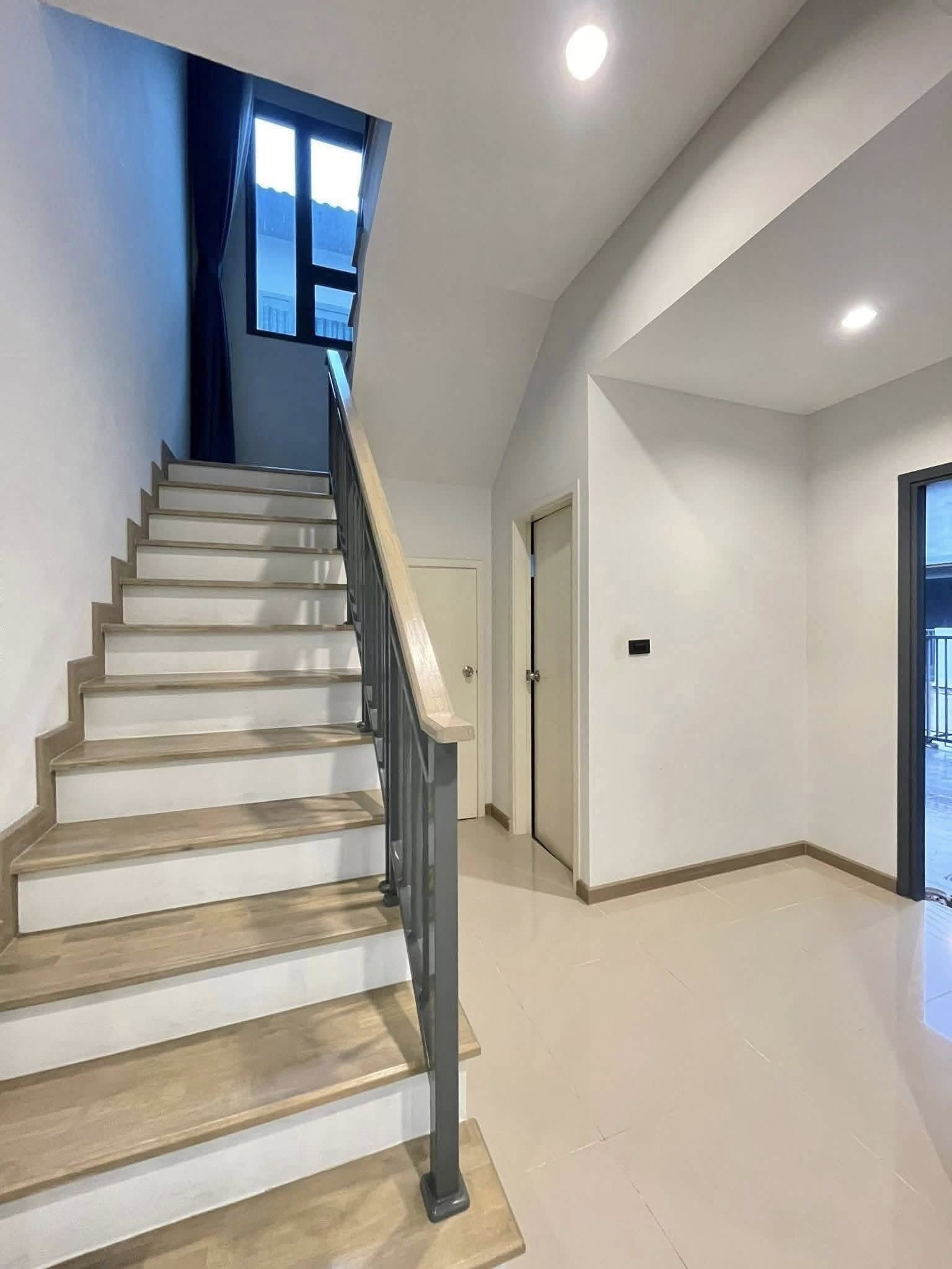 Detached House For Rent