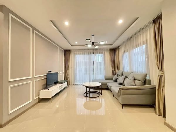 Detached House For Rent