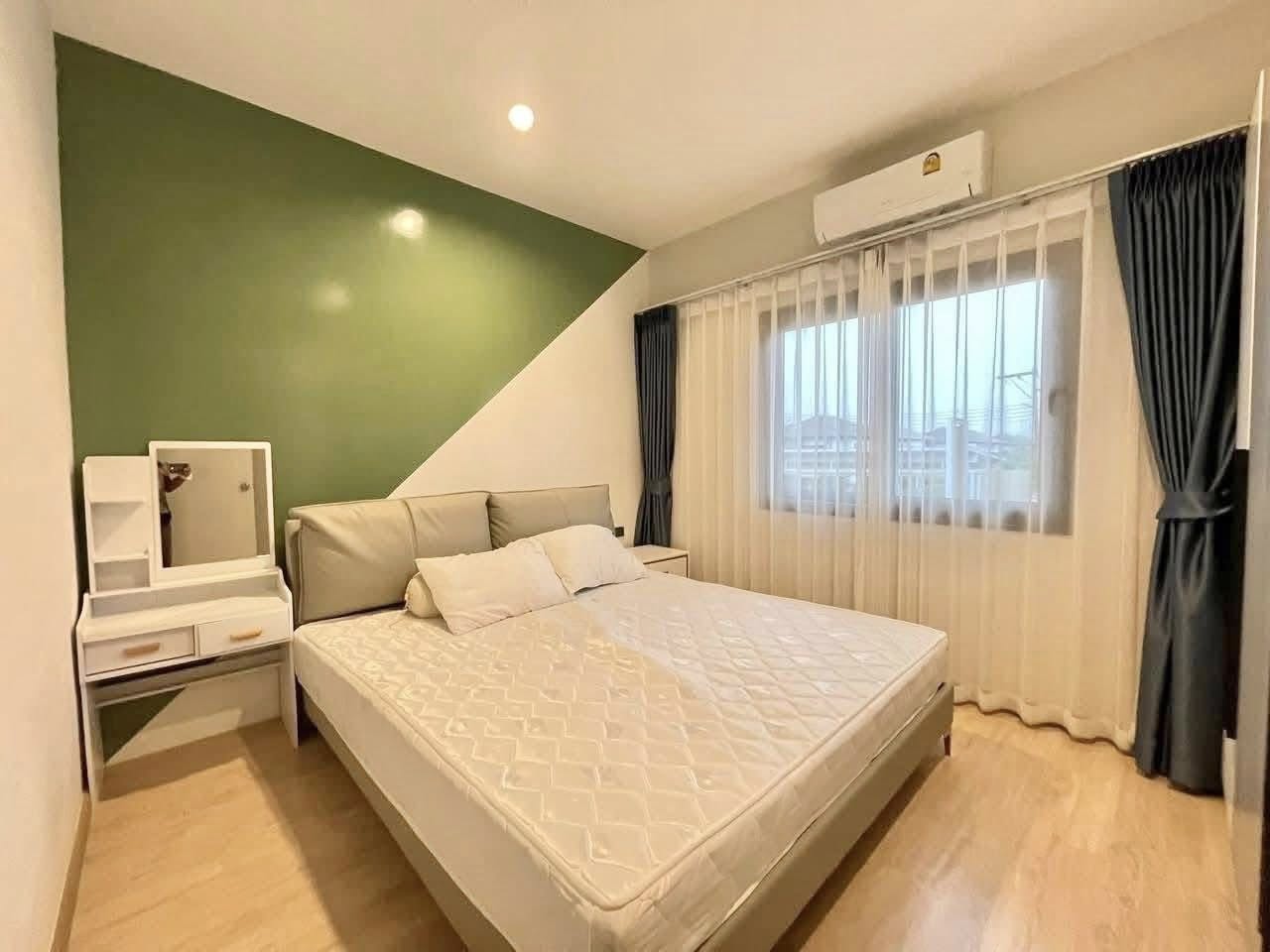 Detached House For Rent