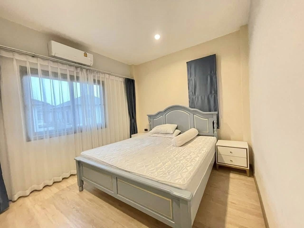 Detached House For Rent