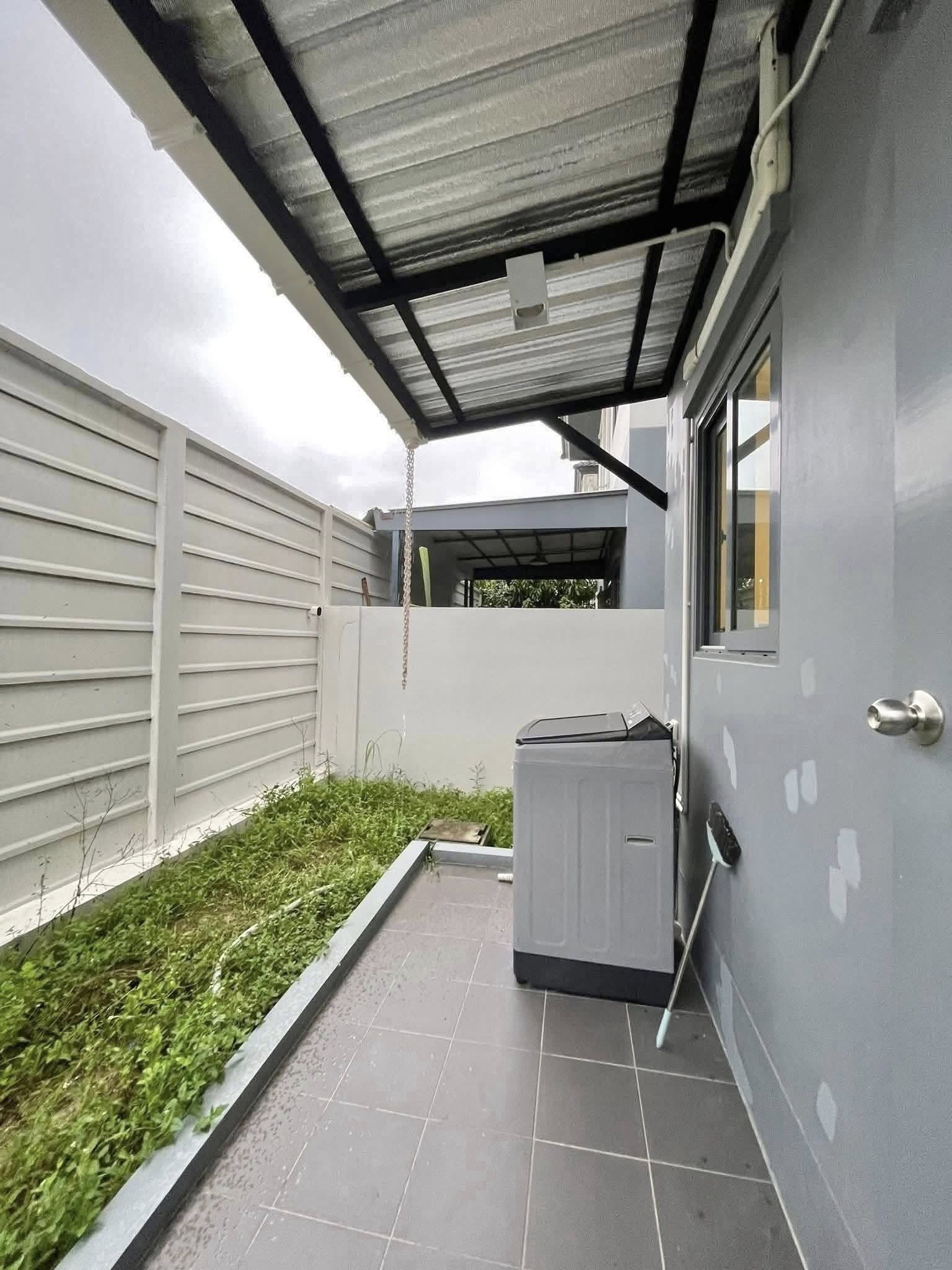 Detached House For Rent