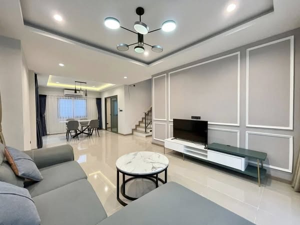 Detached House For Rent
