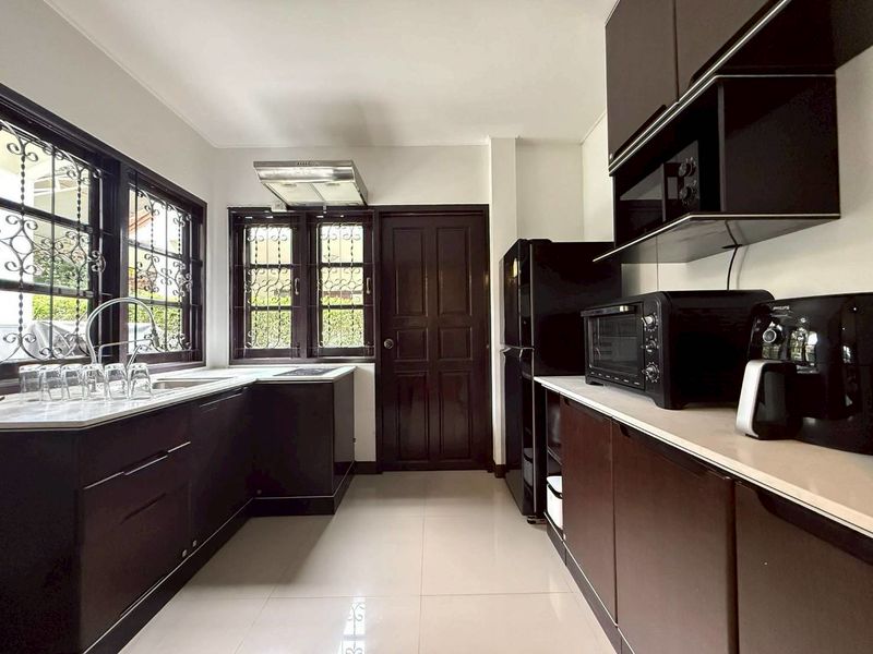 Luxury Detached House For Rent
