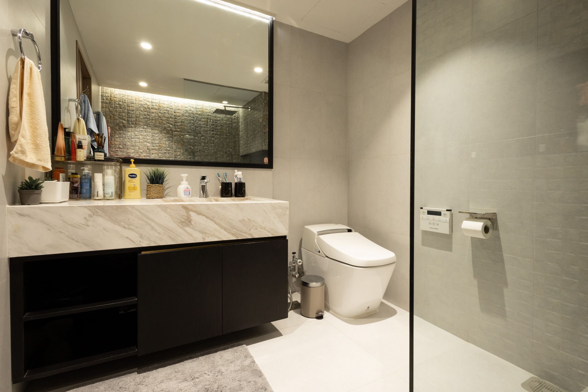 Large Three Bed Room Apartment For Sale