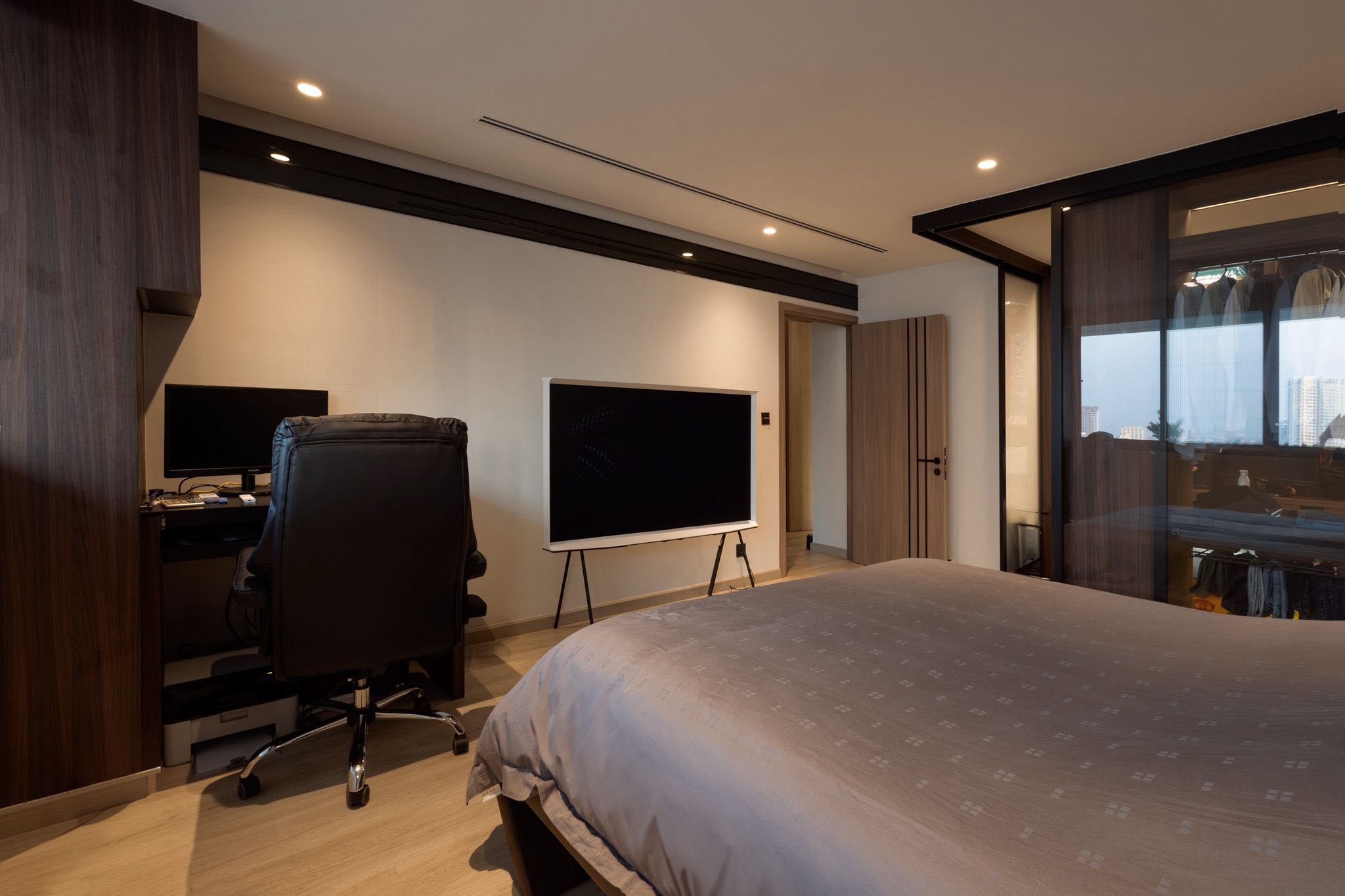Large Three Bed Room Apartment For Sale