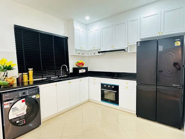 House with Pool For Rent