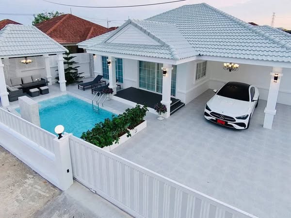 House with Pool For Rent