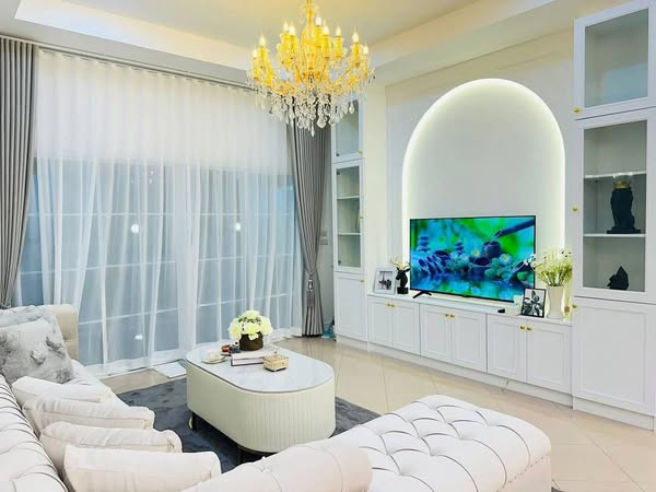 House with Pool For Rent