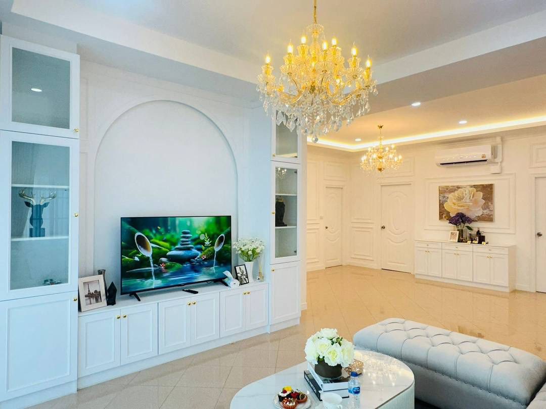 House with Pool For Rent