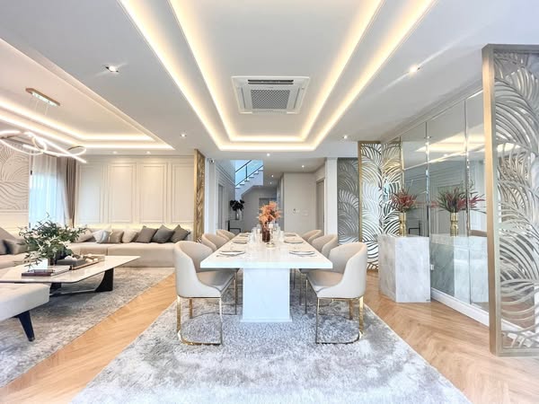 Detached House For Rent