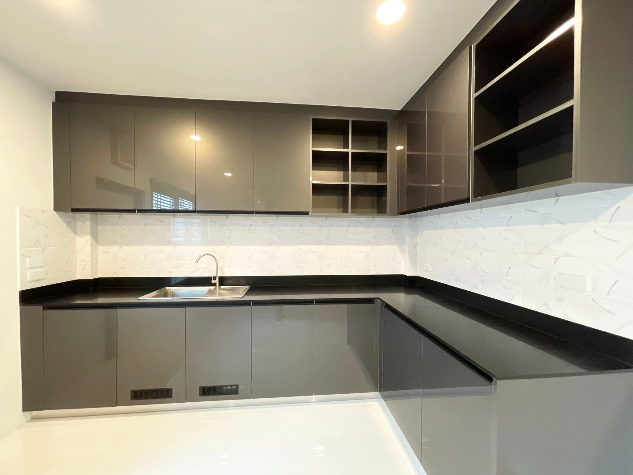Detached House For Rent
