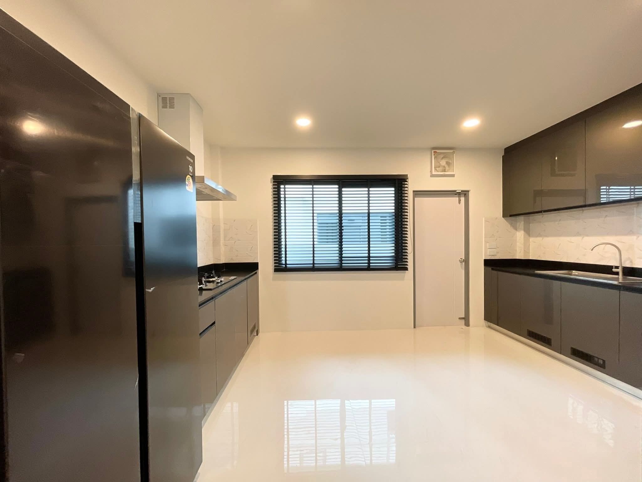 Detached House For Rent