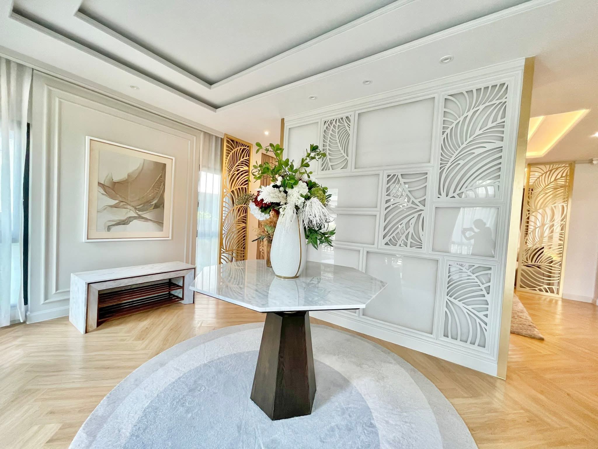 Detached House For Rent