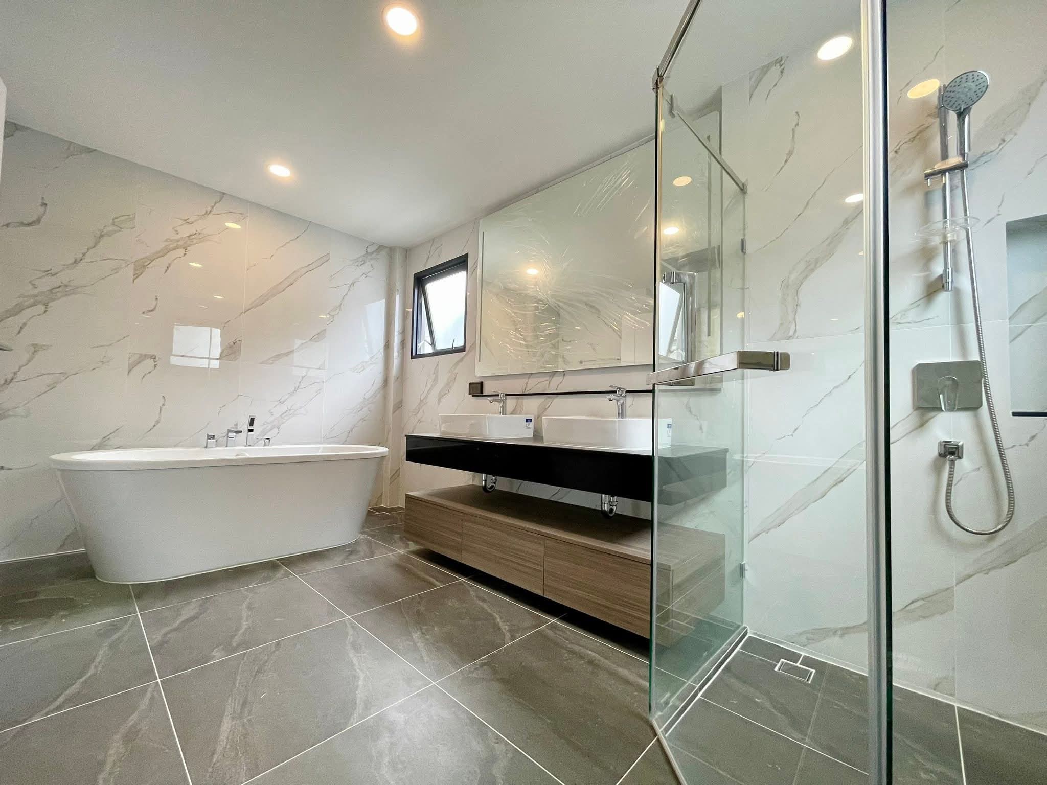 Detached House For Rent