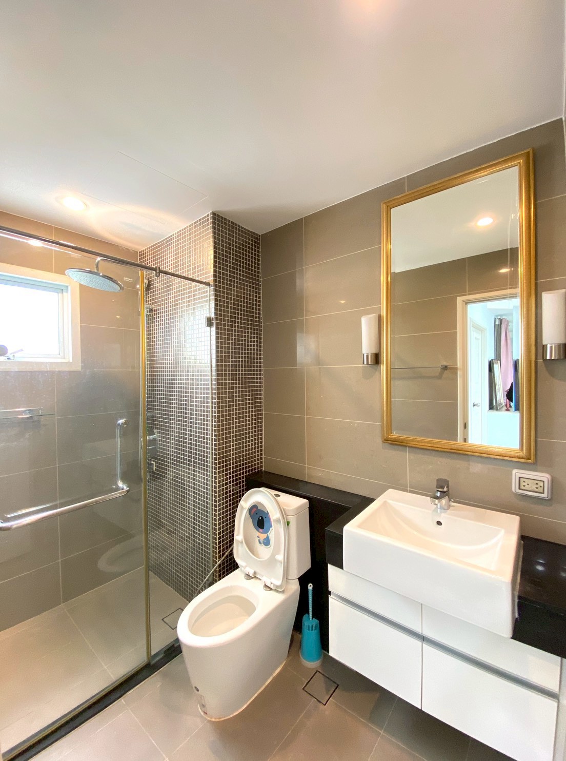 Two Bed Room Condo For Rent