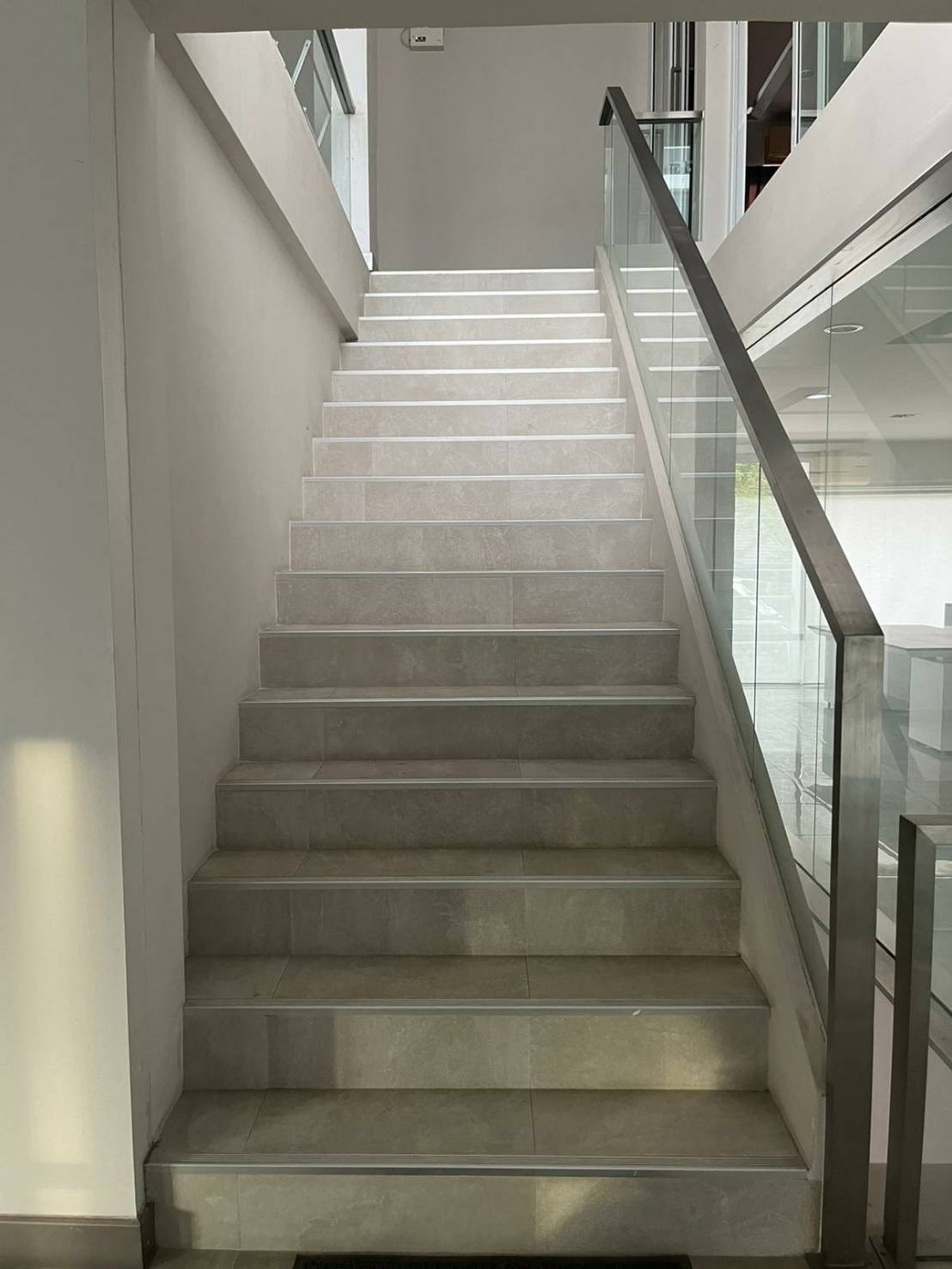 Four Storey Building Office For Rent
