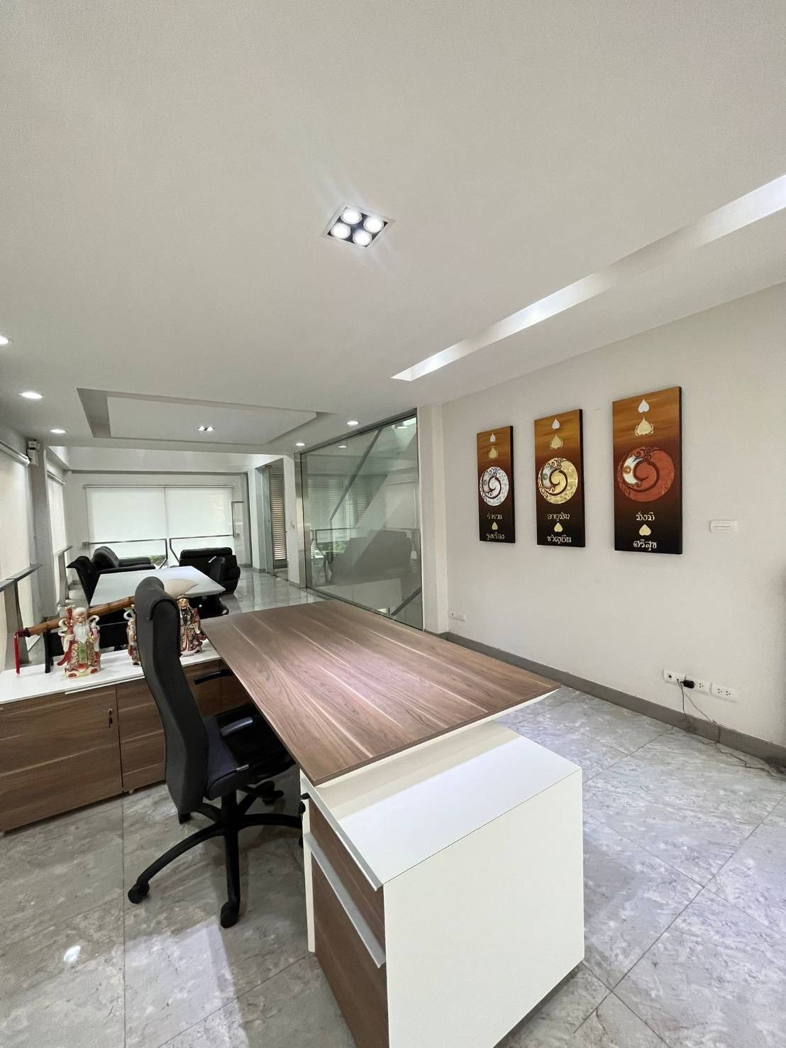 Four Storey Building Office For Rent