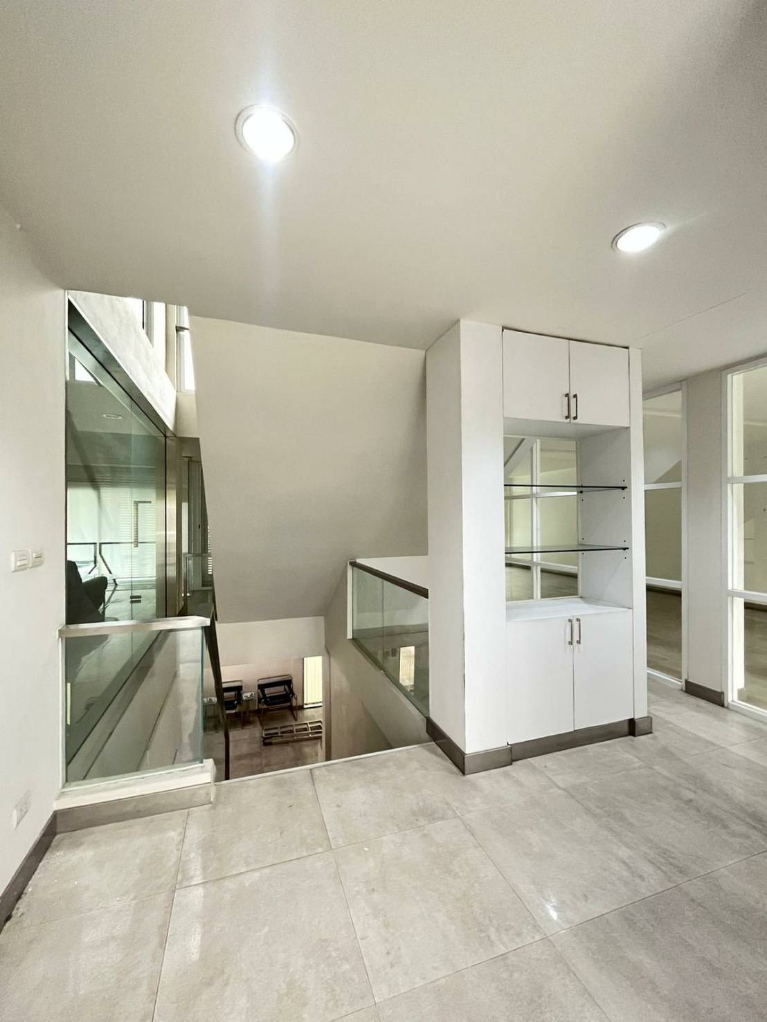 Four Storey Building Office For Rent