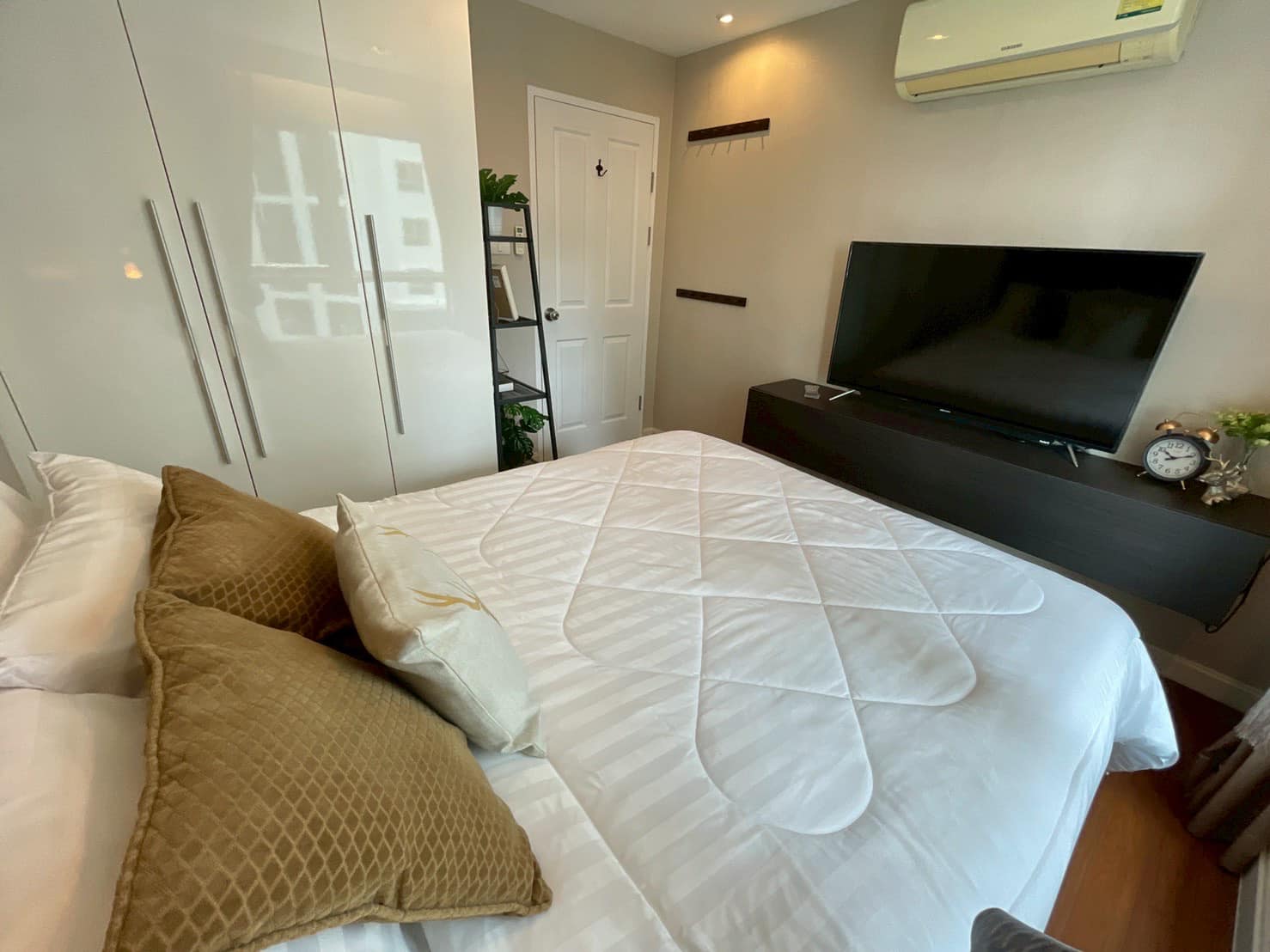 Three Bed Room Apartment For Rent
