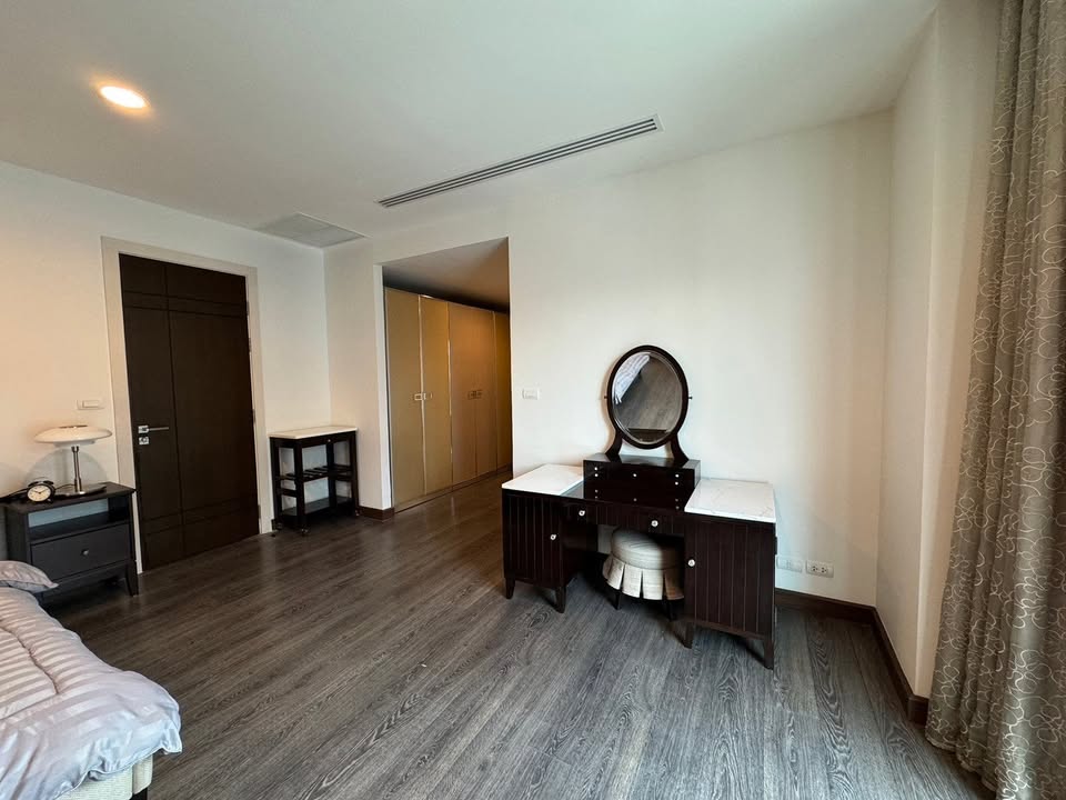 Large Three Bed Room Apartment For Rent