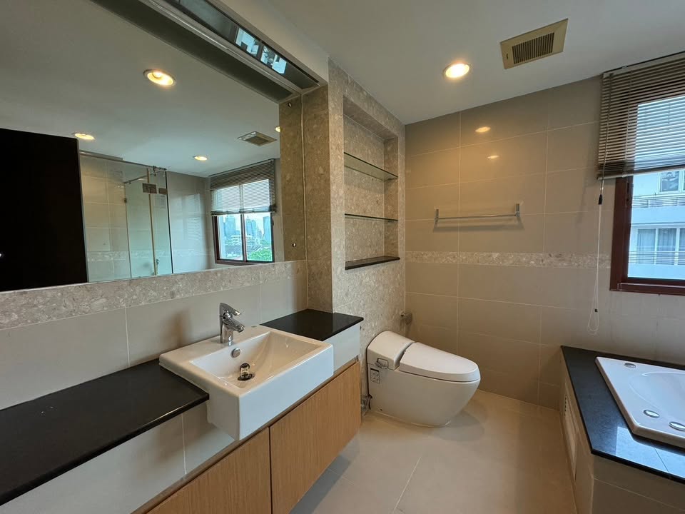 Large Three Bed Room Apartment For Rent