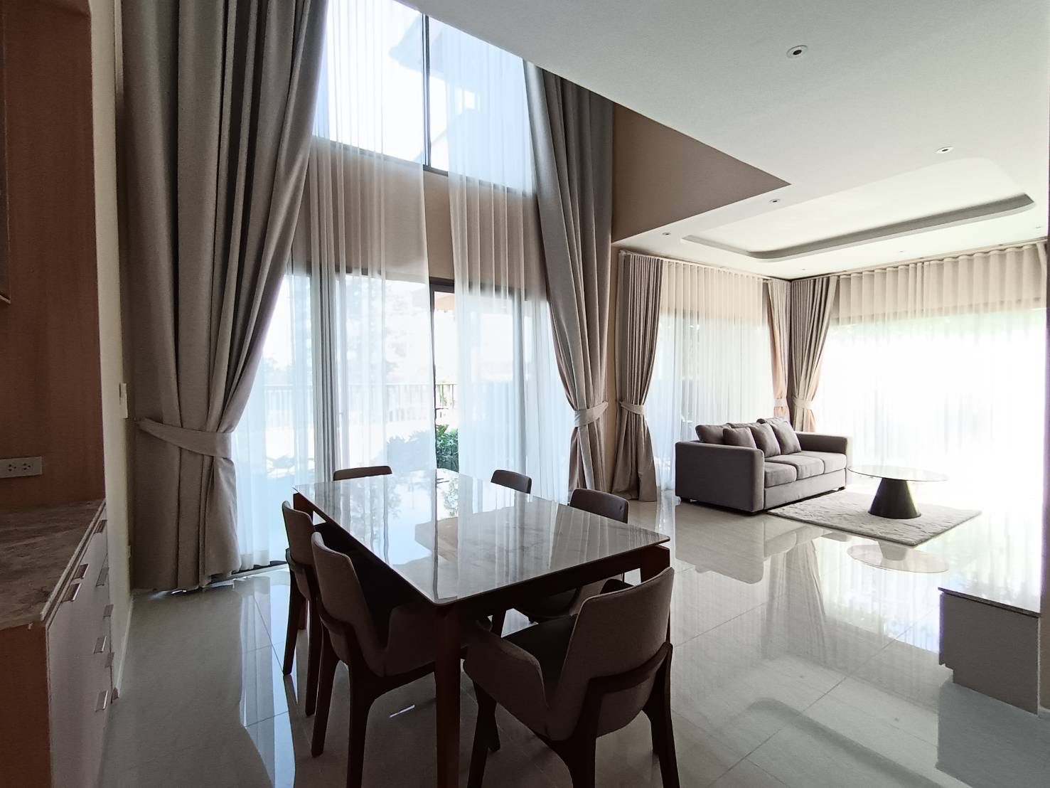 Detached House For Rent