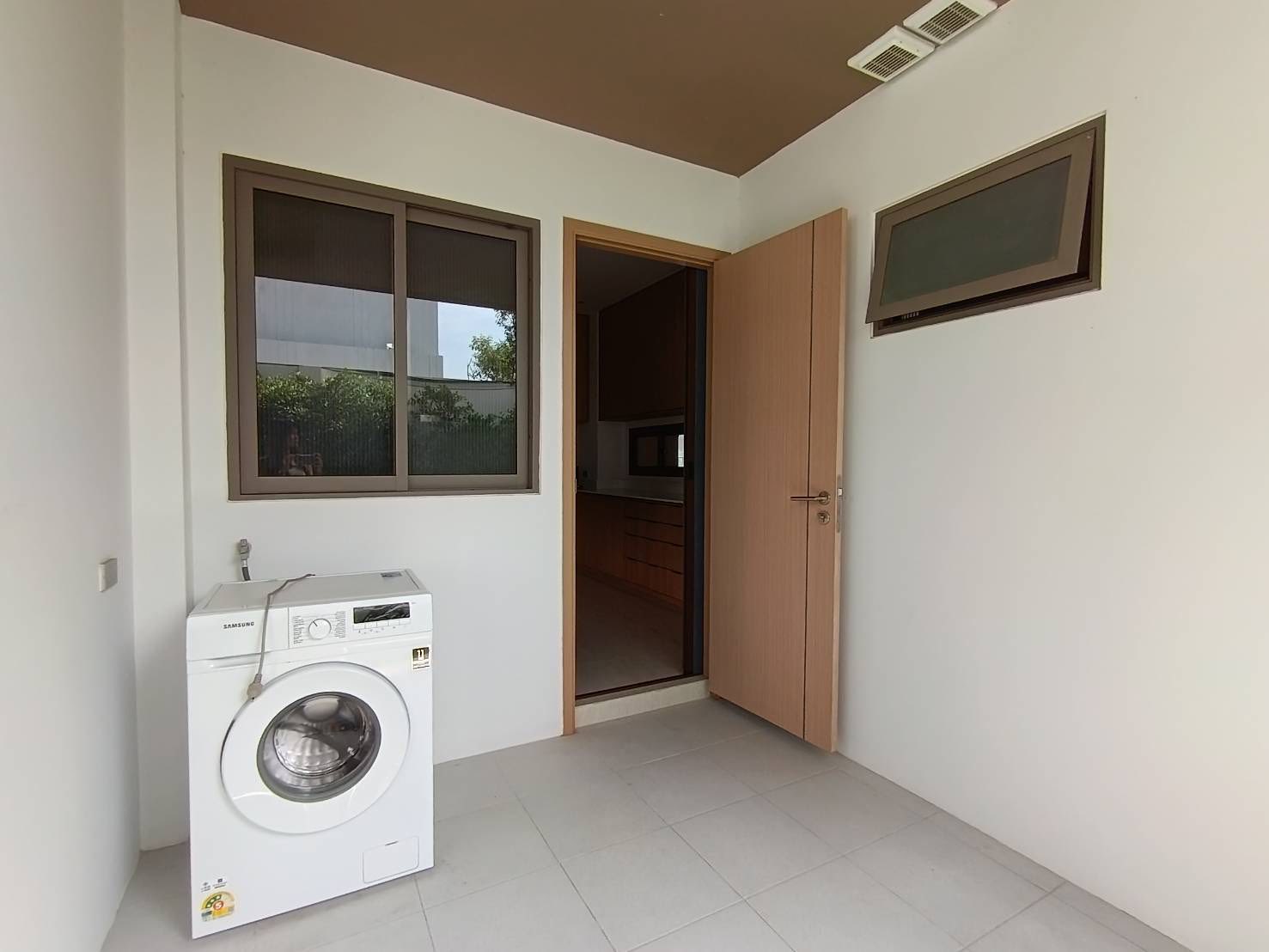 Detached House For Rent
