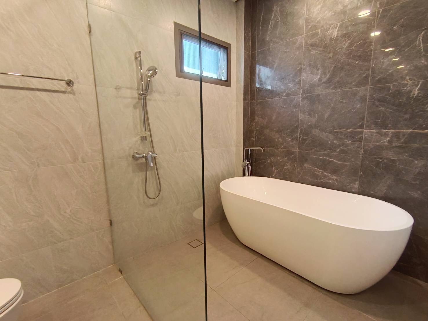 Detached House For Rent