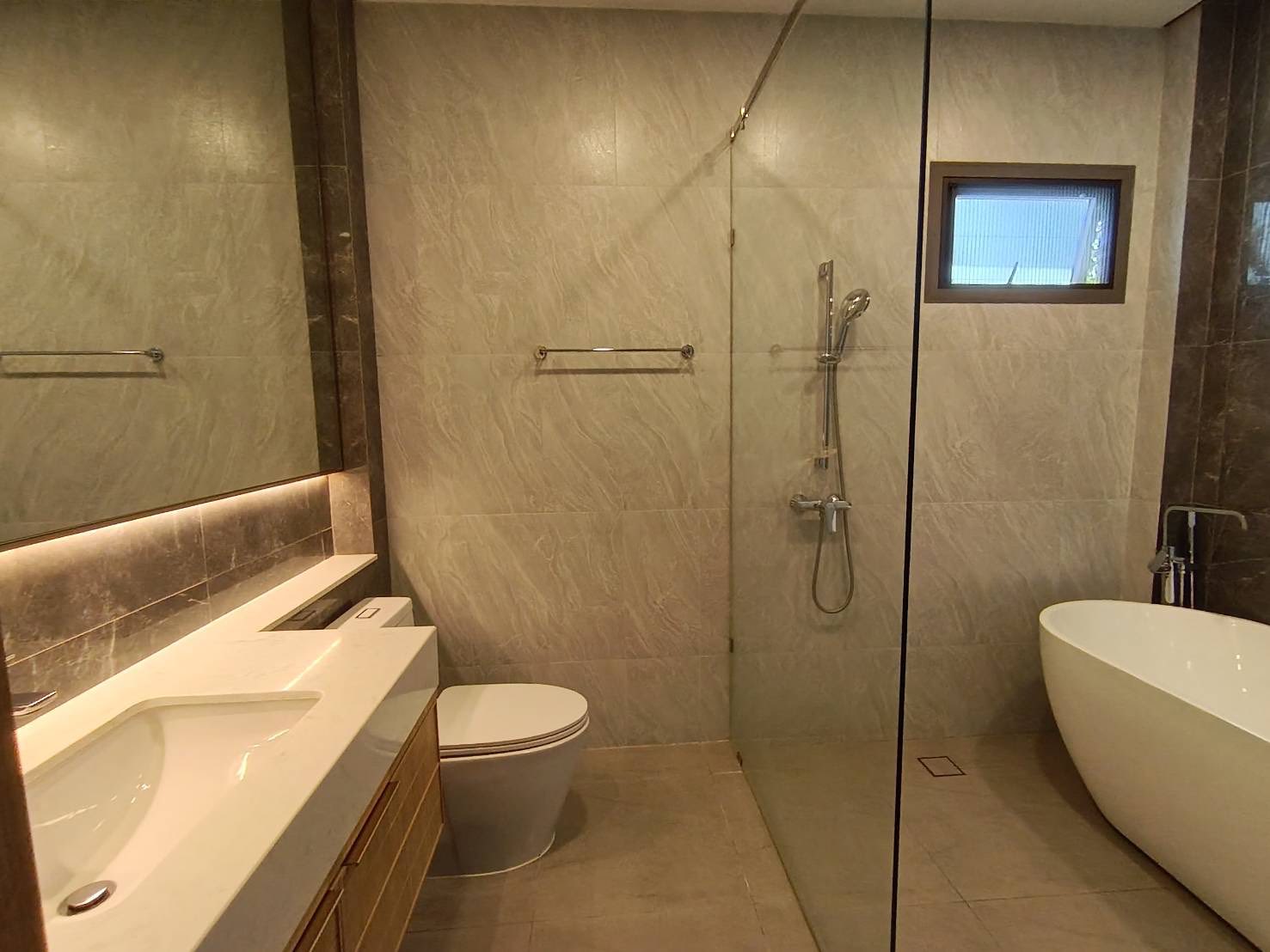 Detached House For Rent