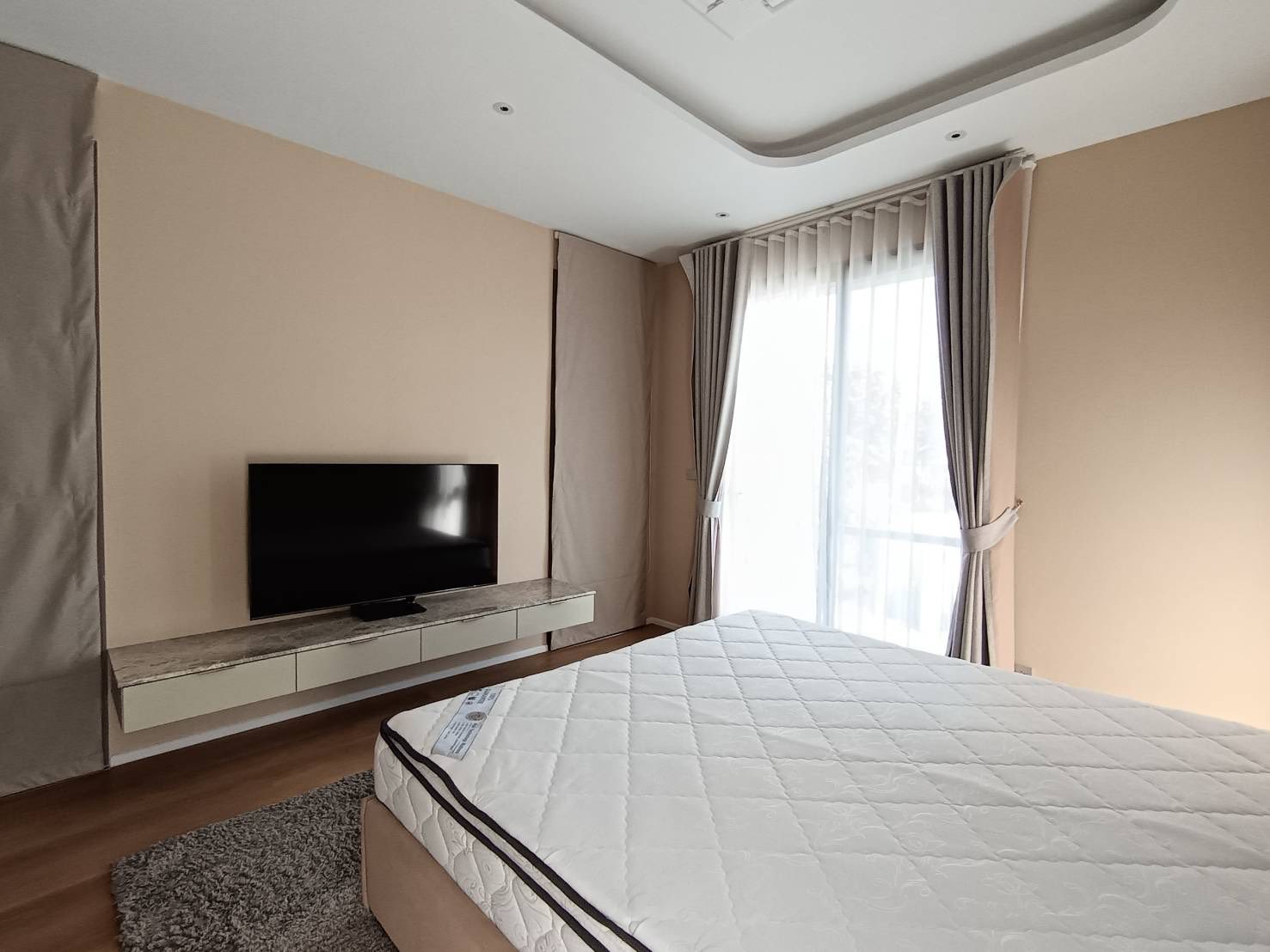 Detached House For Rent