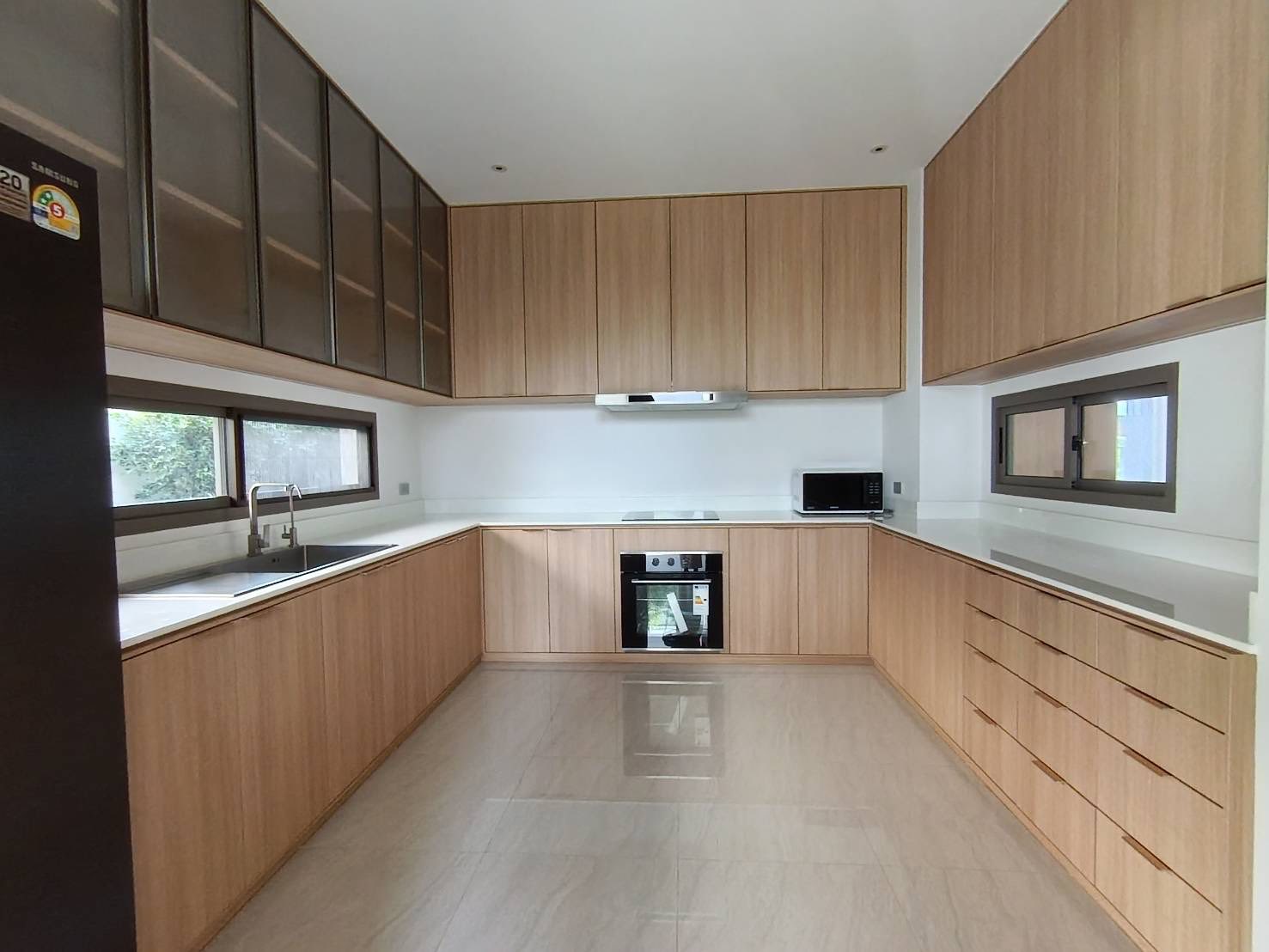 Detached House For Rent
