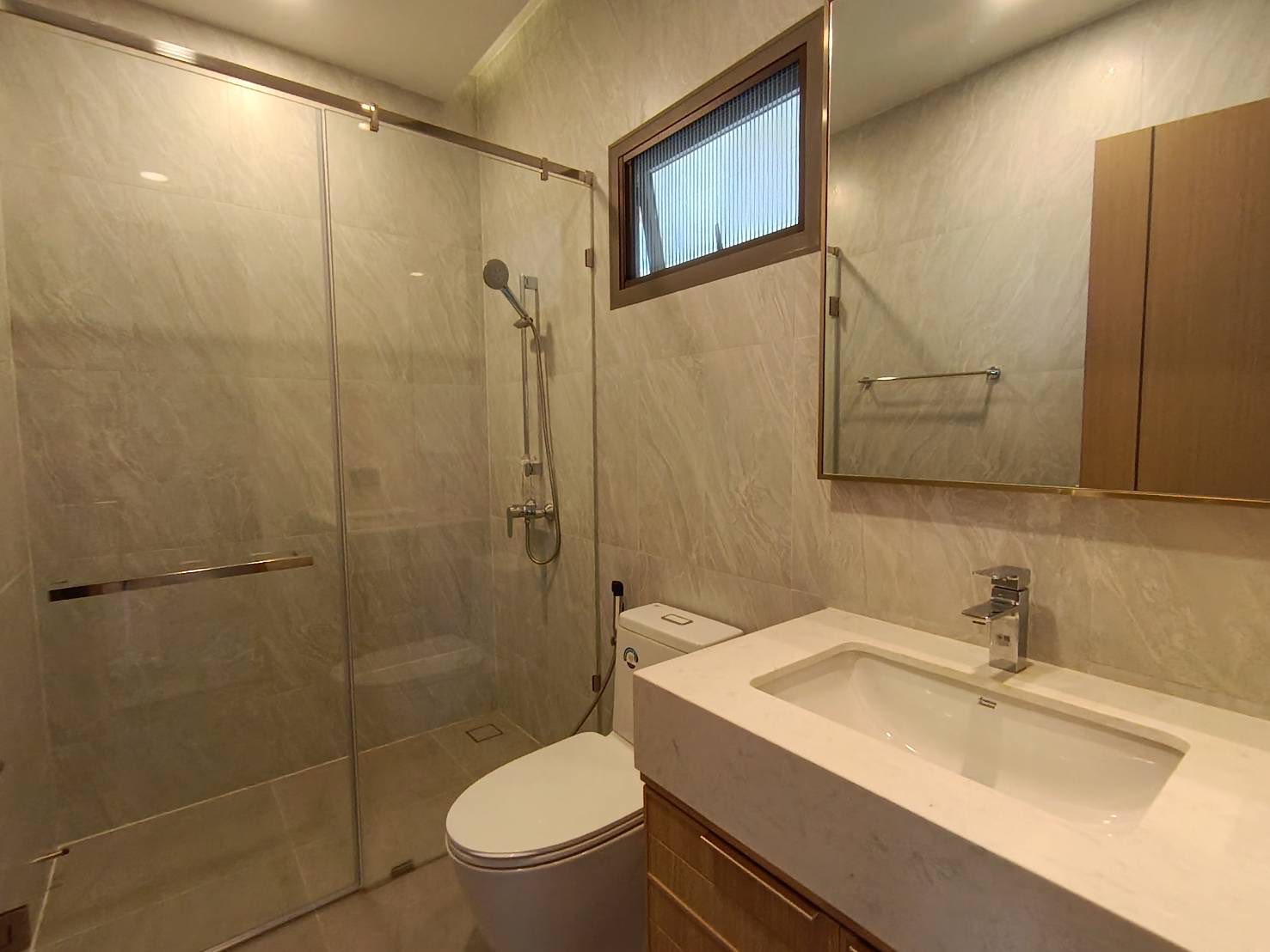 Detached House For Rent