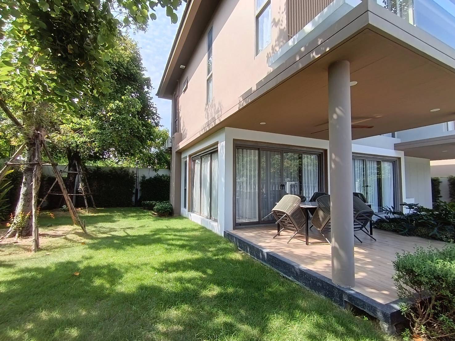 Detached House For Rent