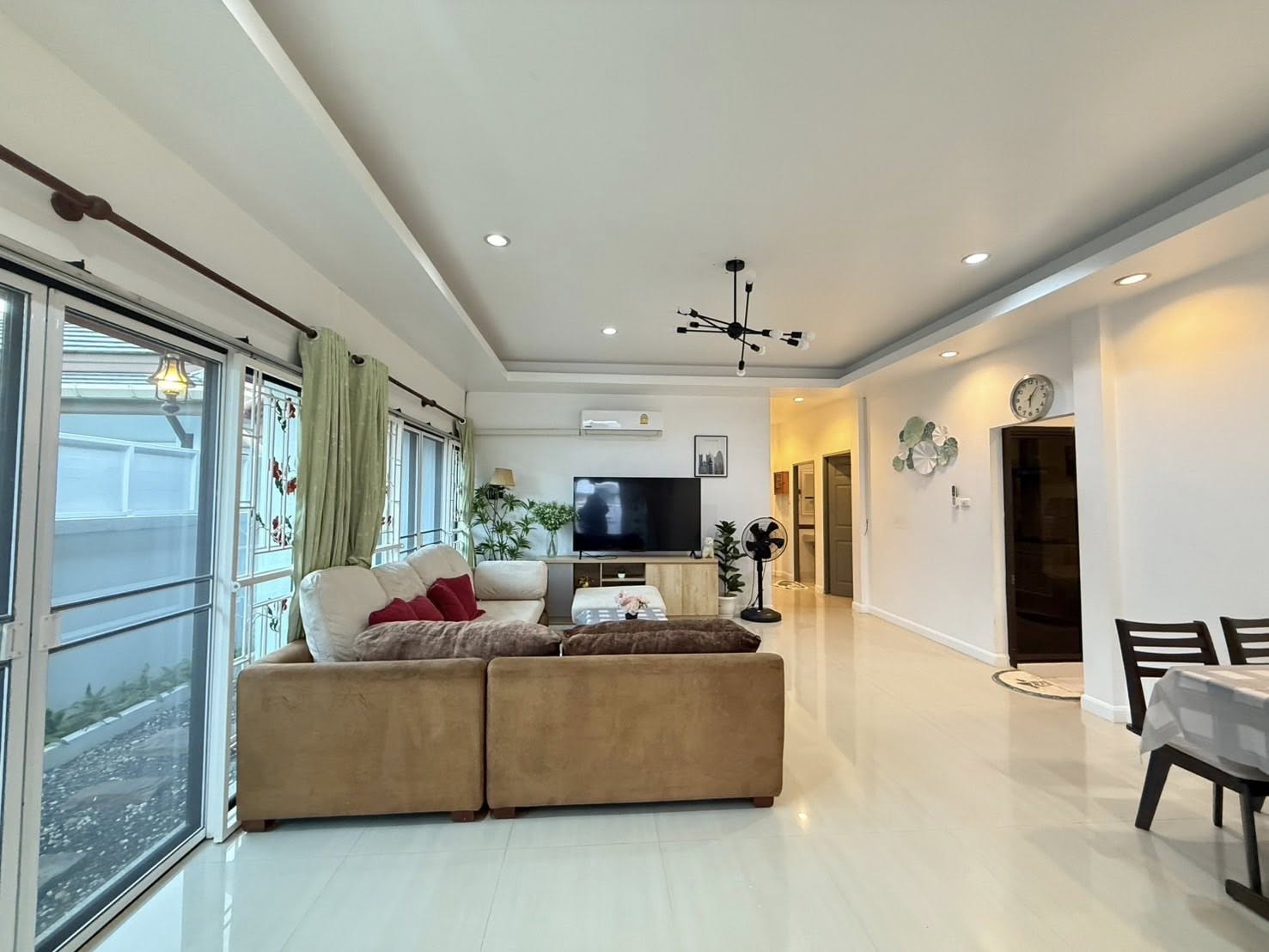 Detached House For Rent