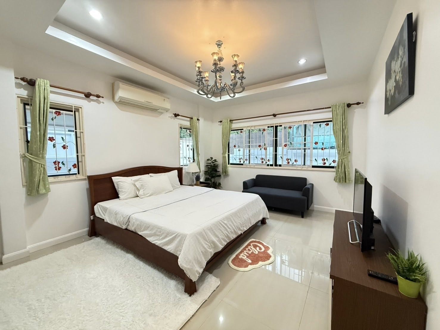 Detached House For Rent