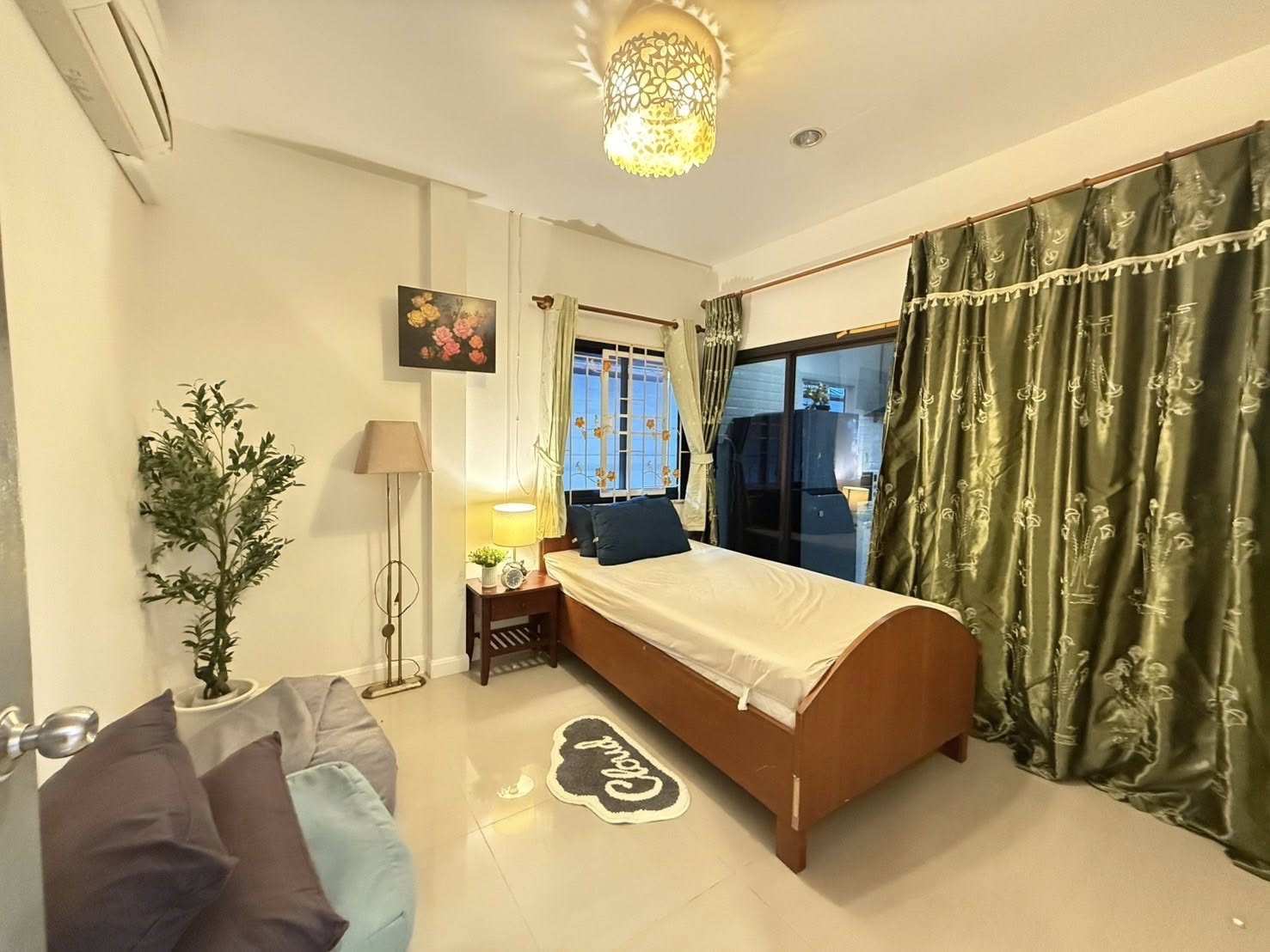 Detached House For Rent