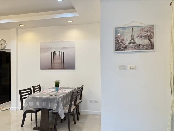 Detached House For Rent