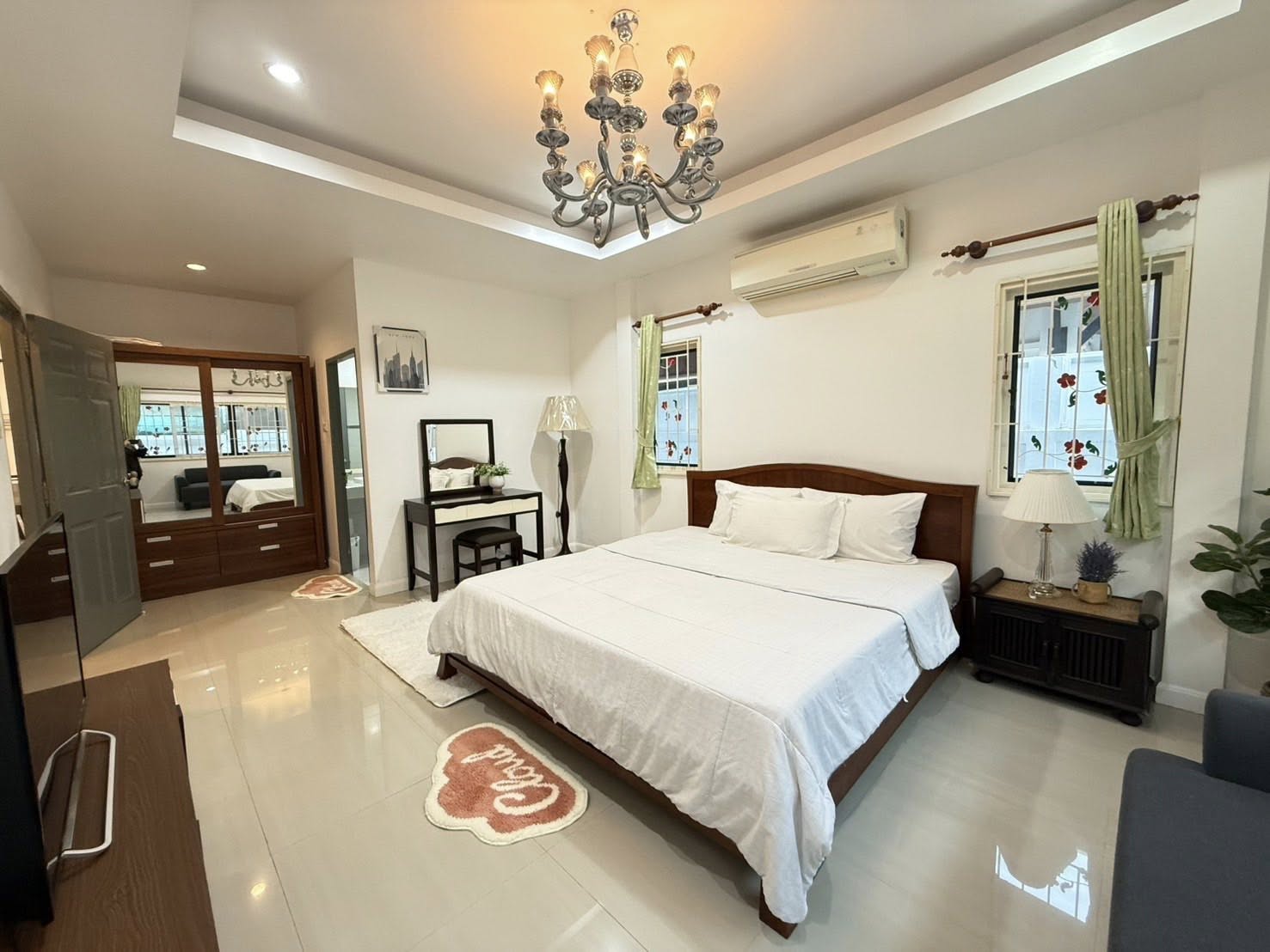 Detached House For Rent